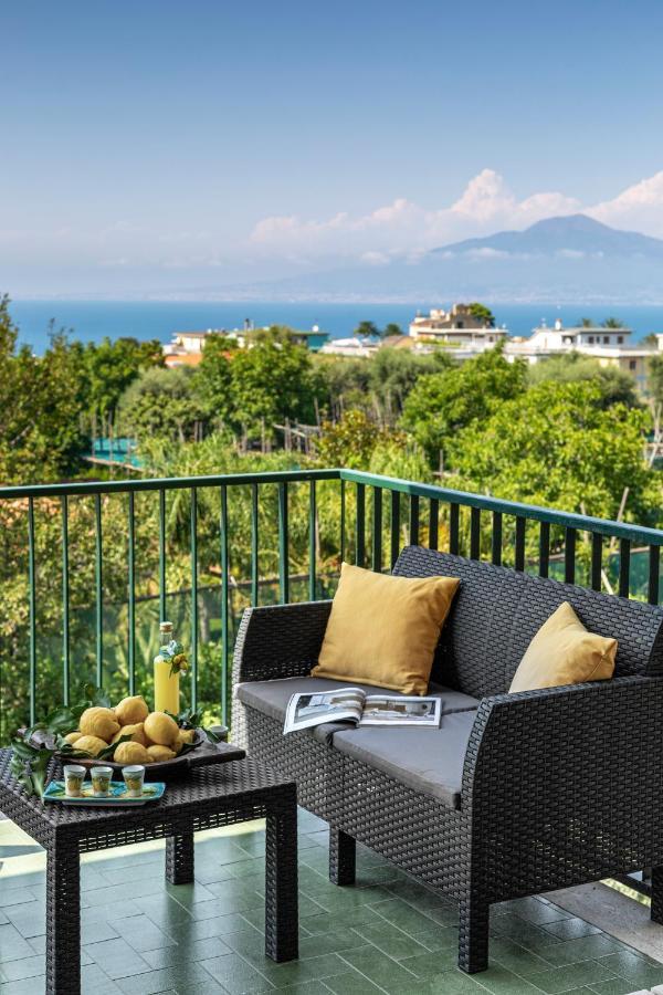 Estate4Home - Casa Maridea Соренто Екстериор снимка