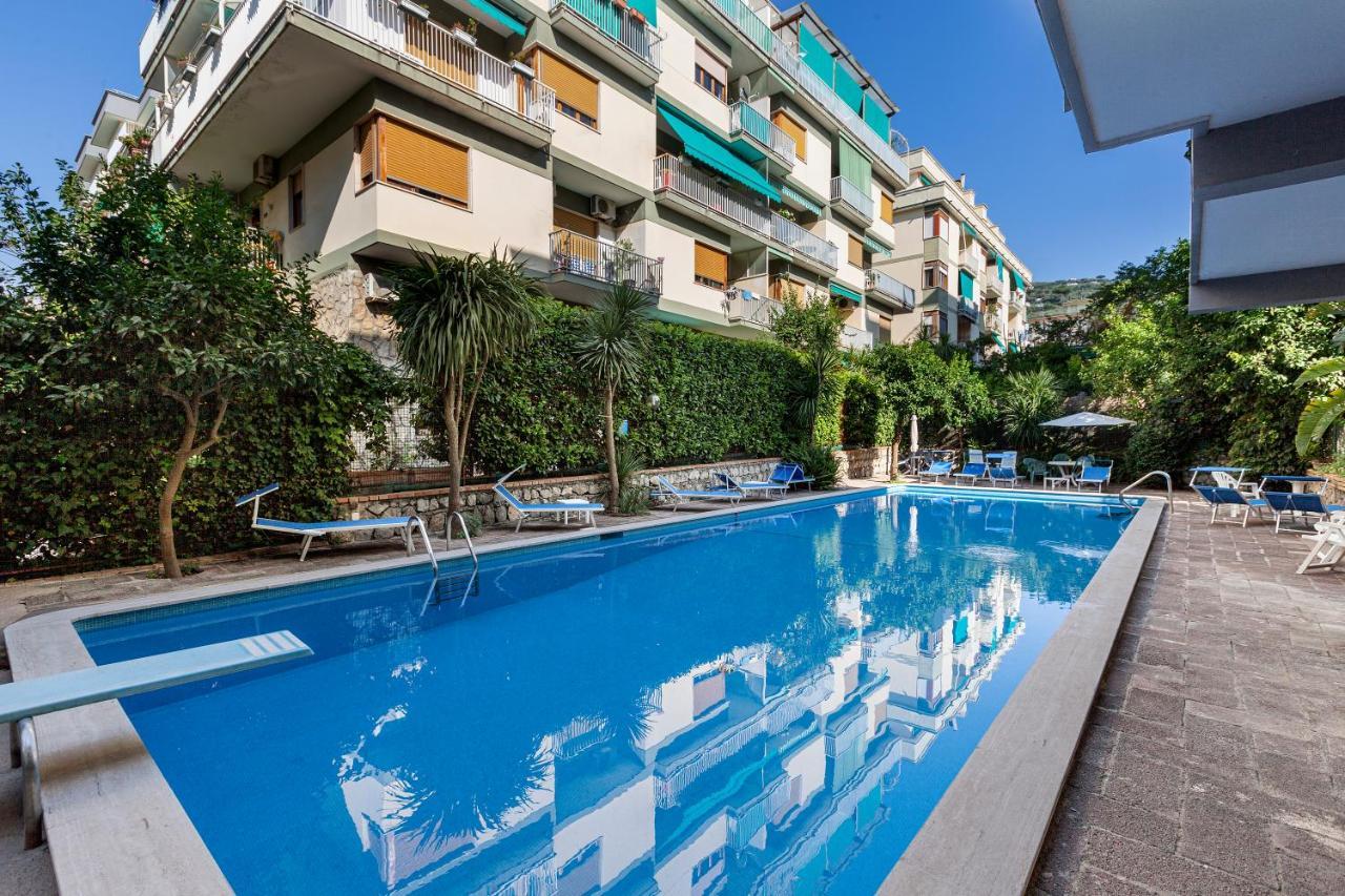 Estate4Home - Casa Maridea Соренто Екстериор снимка